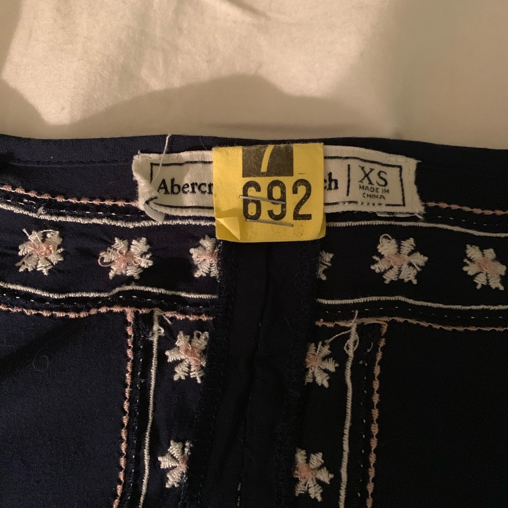 Abercrombie and Fitch navy blue peasant top - Picture 2 of 4